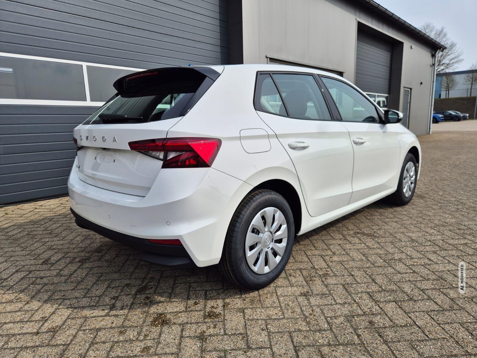 Skoda Fabia 1.0 TSI 95PS Selection 5-türig Rückf.Kamera Parksensoren Sitzheizung Multi