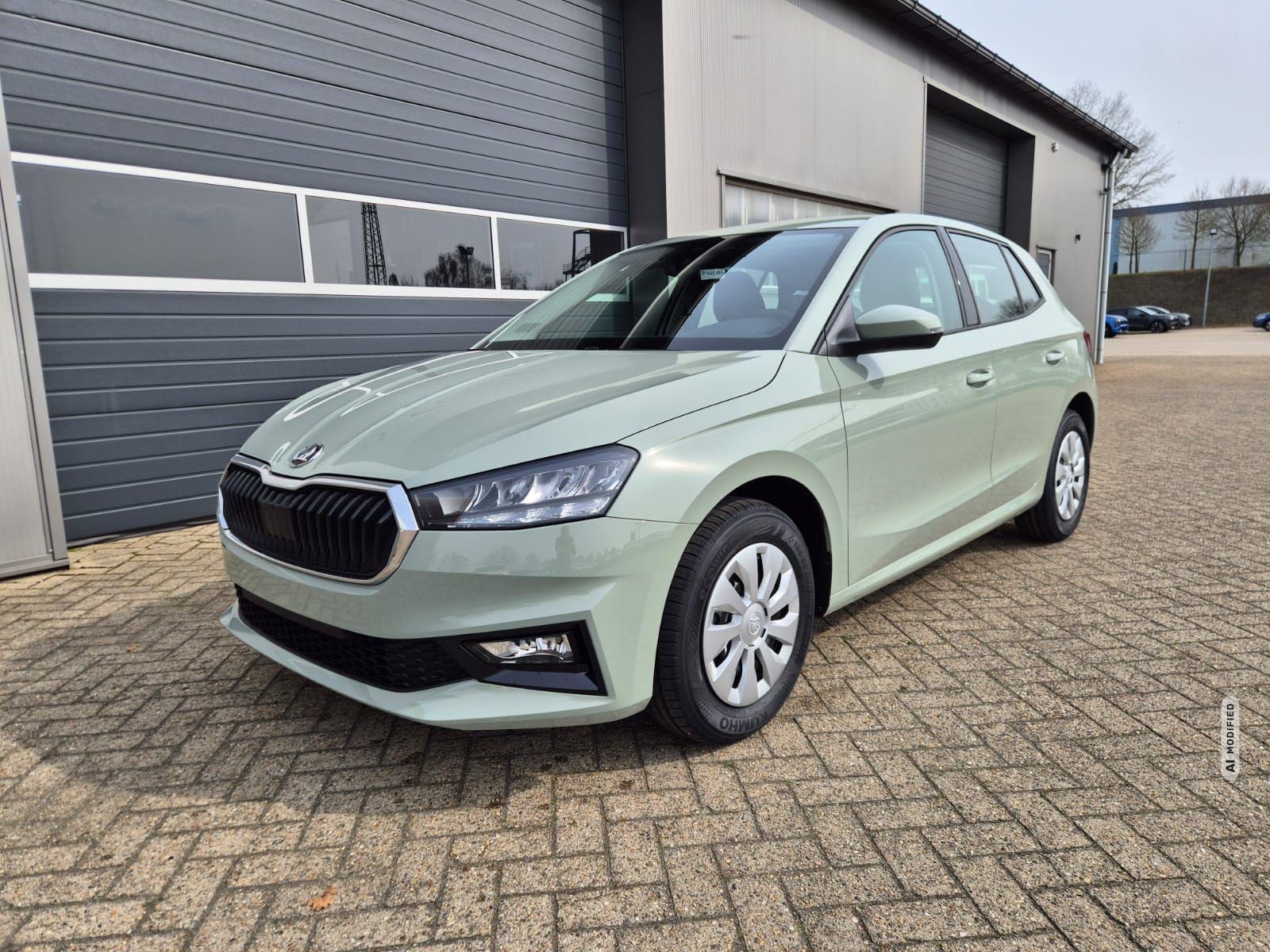 Skoda Fabia 1.0 TSI 95PS Selection 5-türig Rückf.Kamera Parksensoren Sitzheizung Multi
