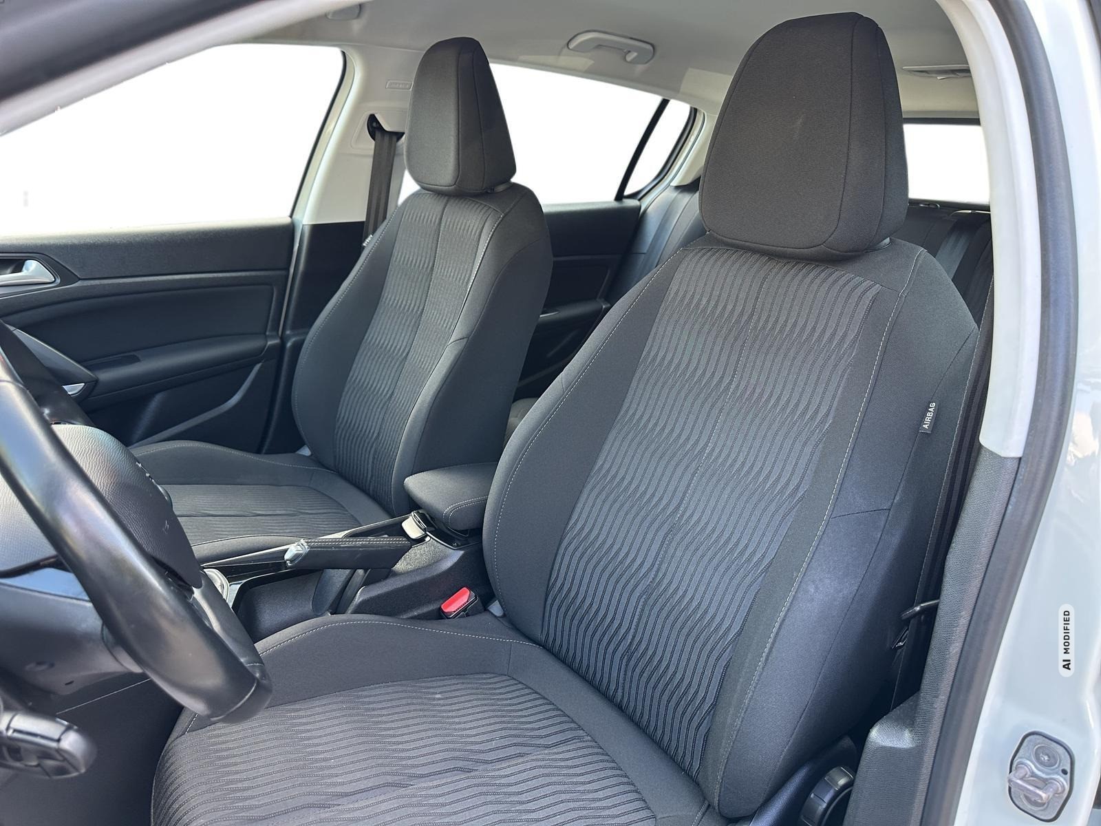 Peugeot 308 Kam/AHK/Navi/Tempomat/PDC/16-LM