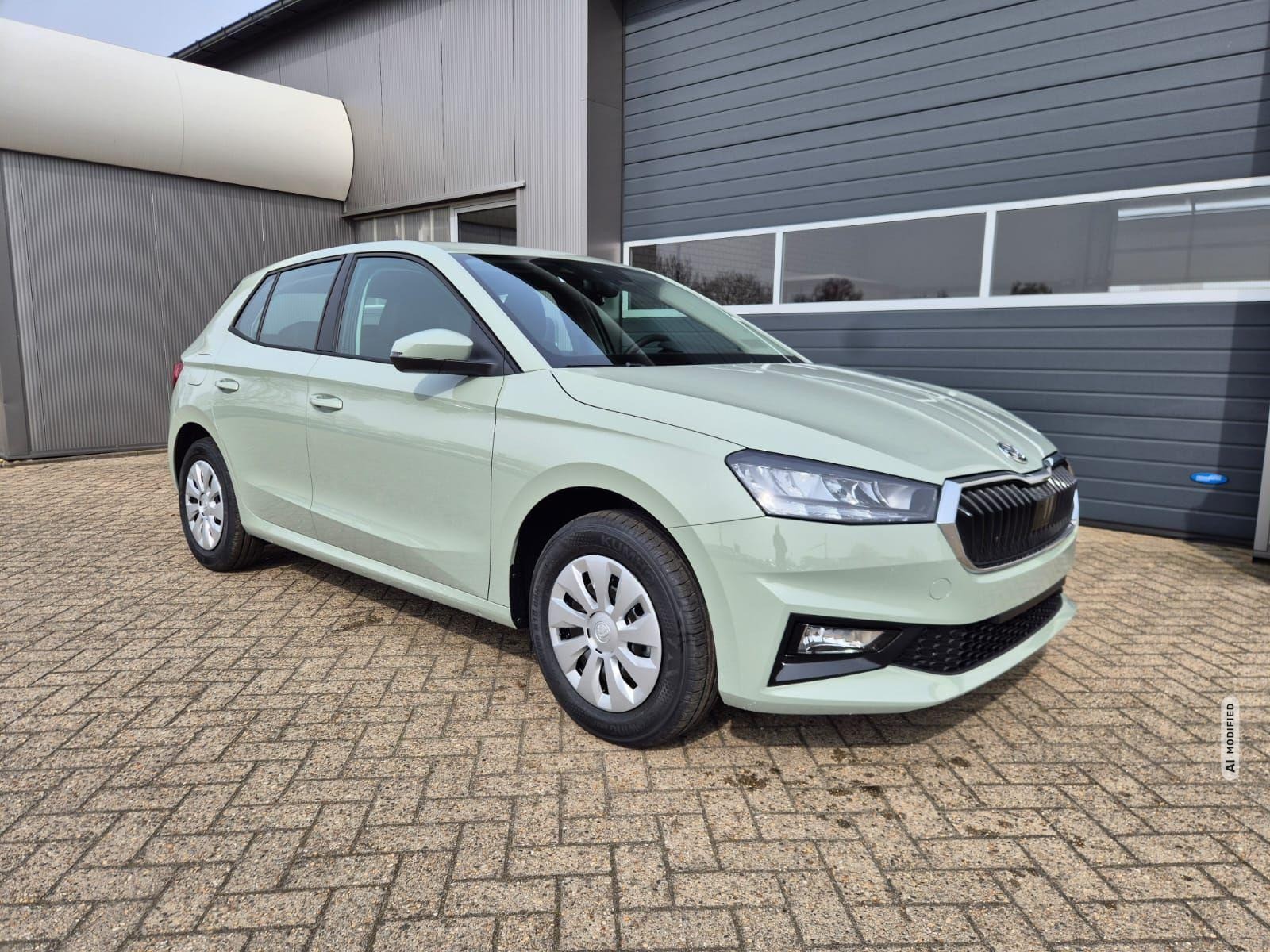 Skoda Fabia 1.0 TSI 95PS Selection 5-türig Rückf.Kamera Parksensoren Sitzheizung Multi