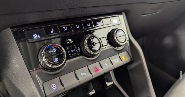 Skoda Karoq Sportline 2.0 TSI 4x4 MTRX Pano AHK CarPlay
