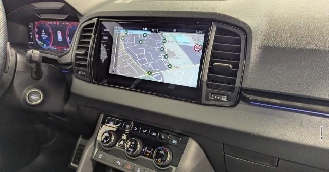 Skoda Karoq Sportline 2.0 TSI 4x4 MTRX Pano AHK CarPlay