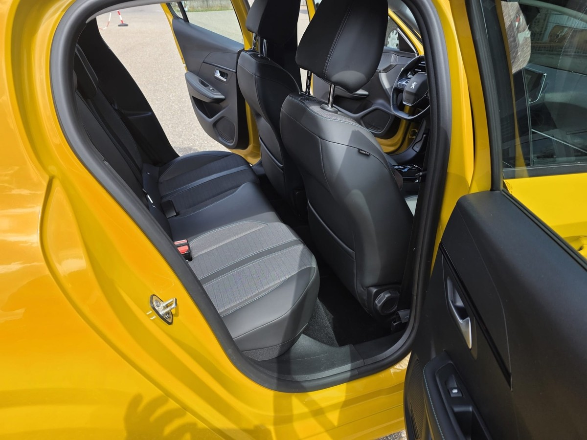 Peugeot 208 Carplay/Tempo/Sitzh./Spurh./Behindertengerecht