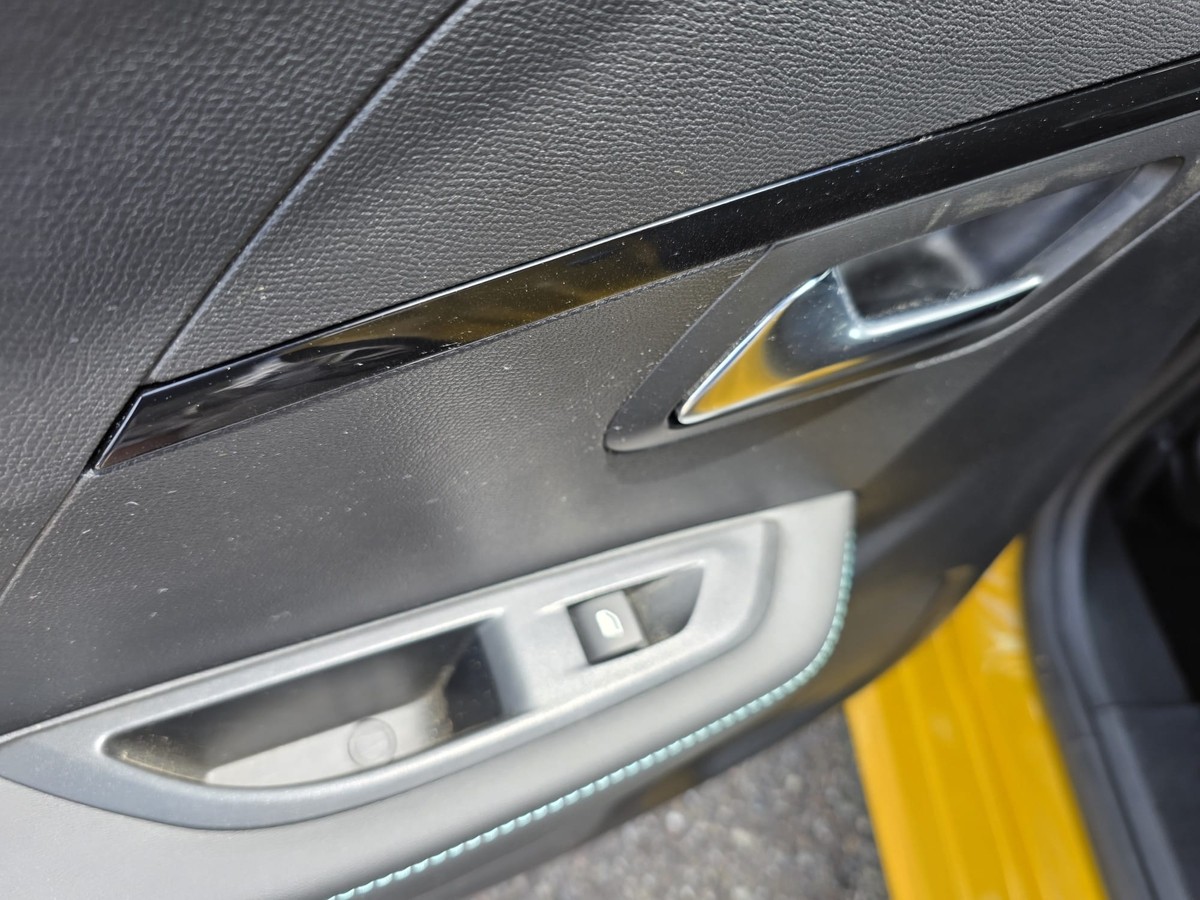Peugeot 208 Carplay/Tempo/Sitzh./Spurh./Behindertengerecht