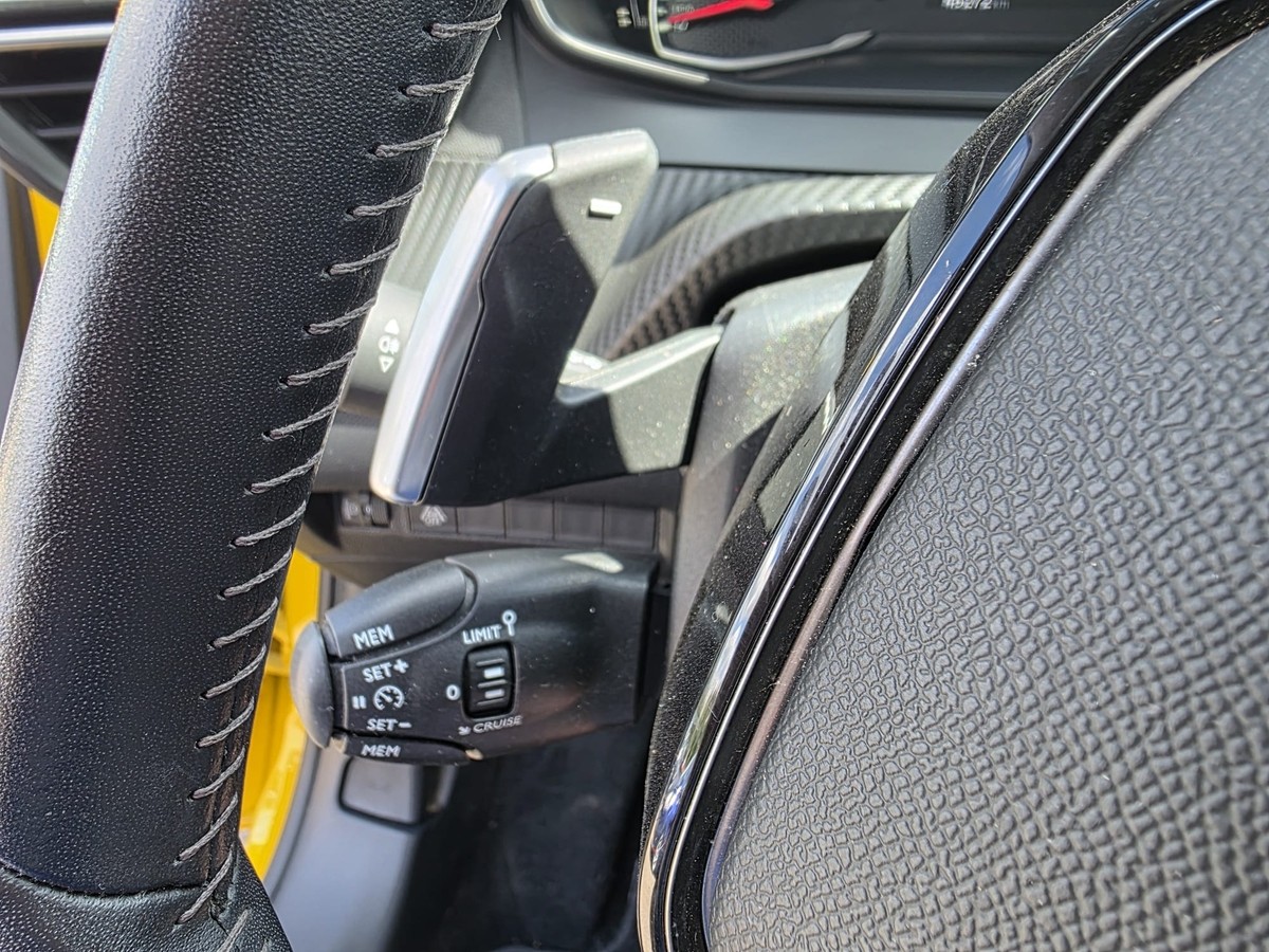 Peugeot 208 Carplay/Tempo/Sitzh./Spurh./Behindertengerecht