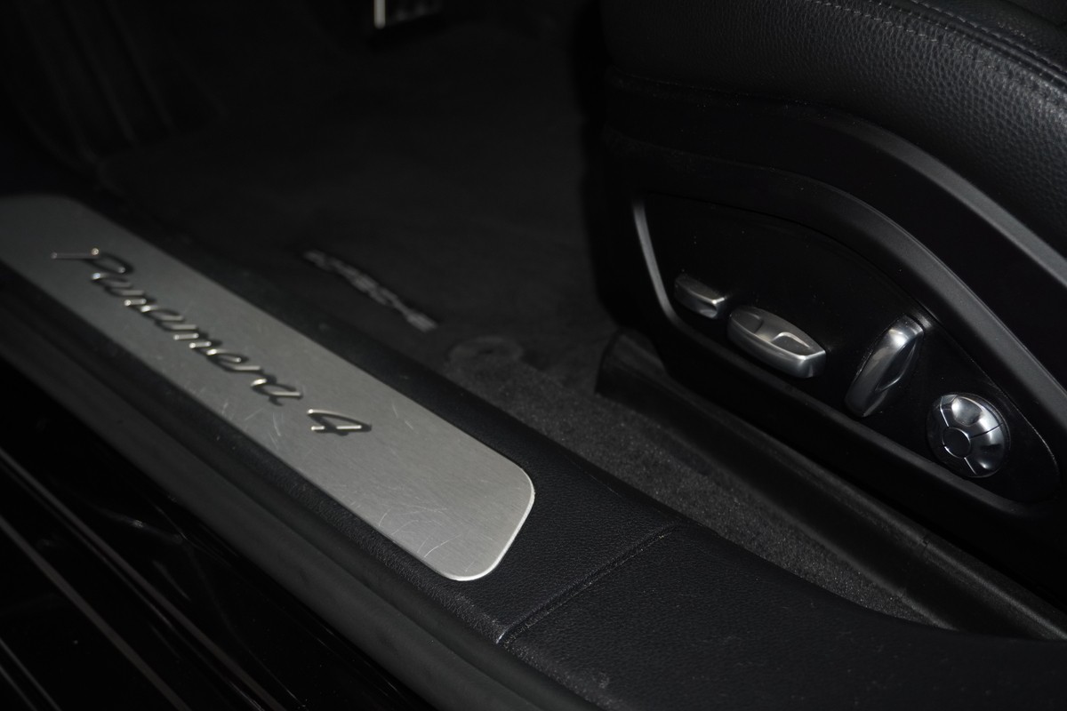 Porsche Panamera 4 E-Hyb. Sport Turismo Approved Chrono ACC BOSE