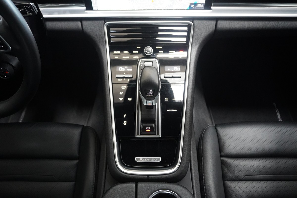Porsche Panamera 4 E-Hyb. Sport Turismo Approved Chrono ACC BOSE