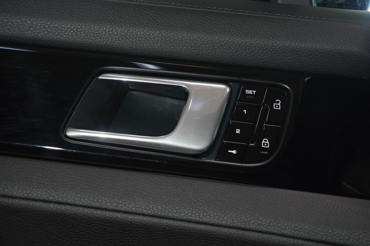 Porsche Panamera 4 E-Hyb. Sport Turismo Approved Chrono ACC BOSE