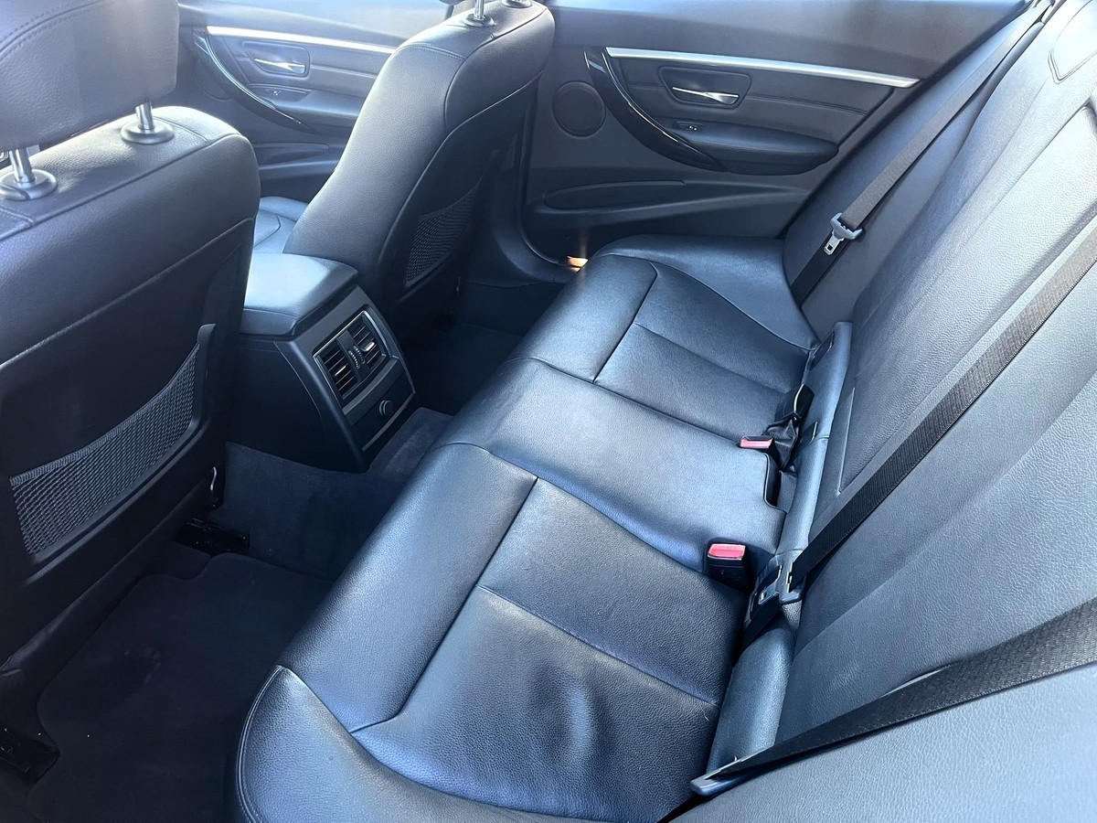 BMW 3203er -  d Luxury Line Navi*Bluetooth*Einparkhilfe hinten*