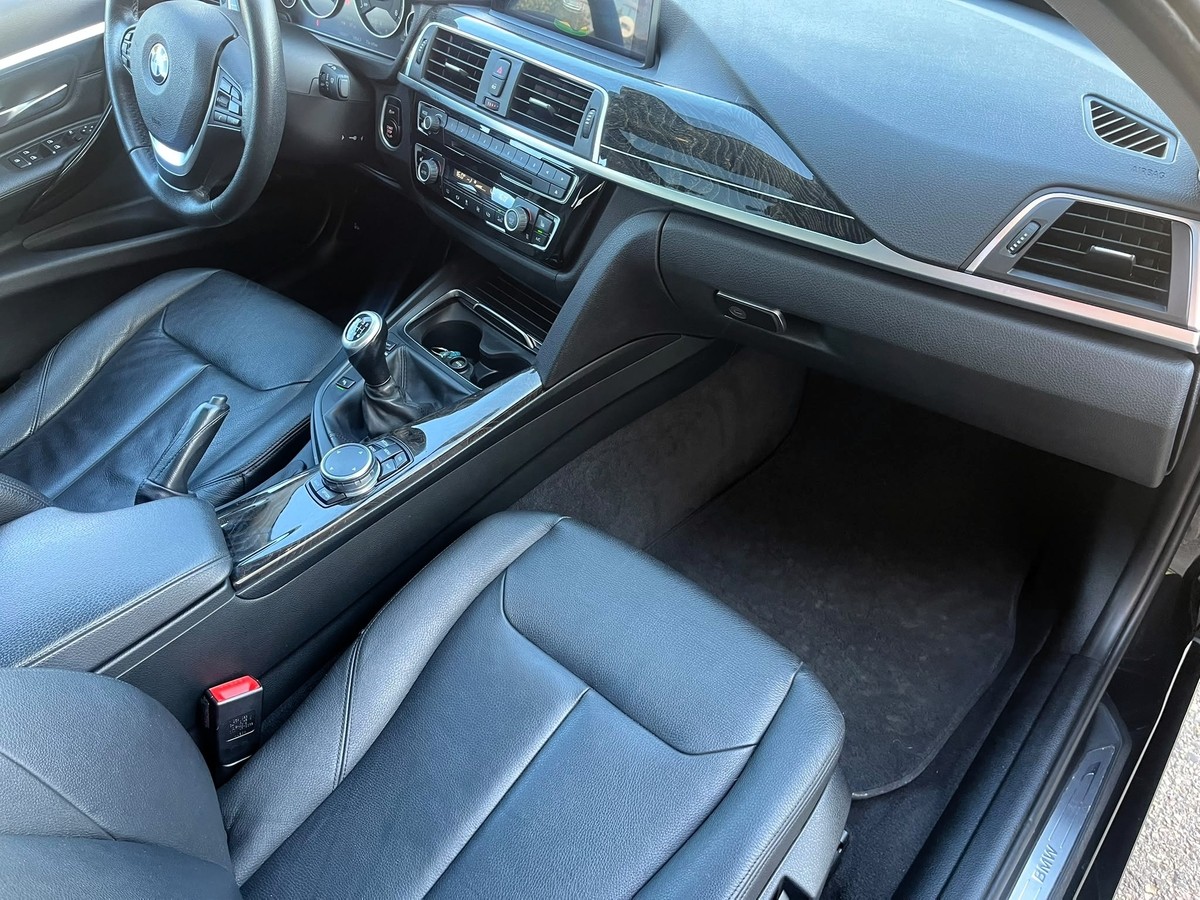 BMW 3203er -  d Luxury Line Navi*Bluetooth*Einparkhilfe hinten*