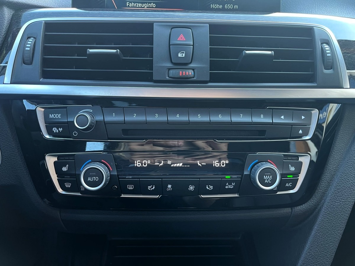 BMW 3203er -  d Luxury Line Navi*Bluetooth*Einparkhilfe hinten*