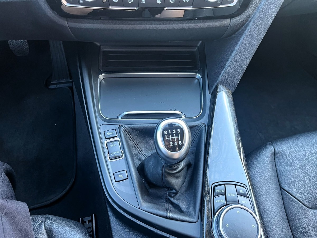 BMW 3203er -  d Luxury Line Navi*Bluetooth*Einparkhilfe hinten*