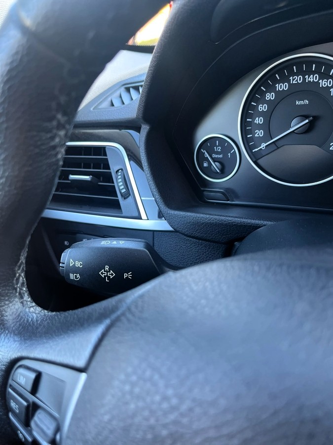 BMW 3203er -  d Luxury Line Navi*Bluetooth*Einparkhilfe hinten*