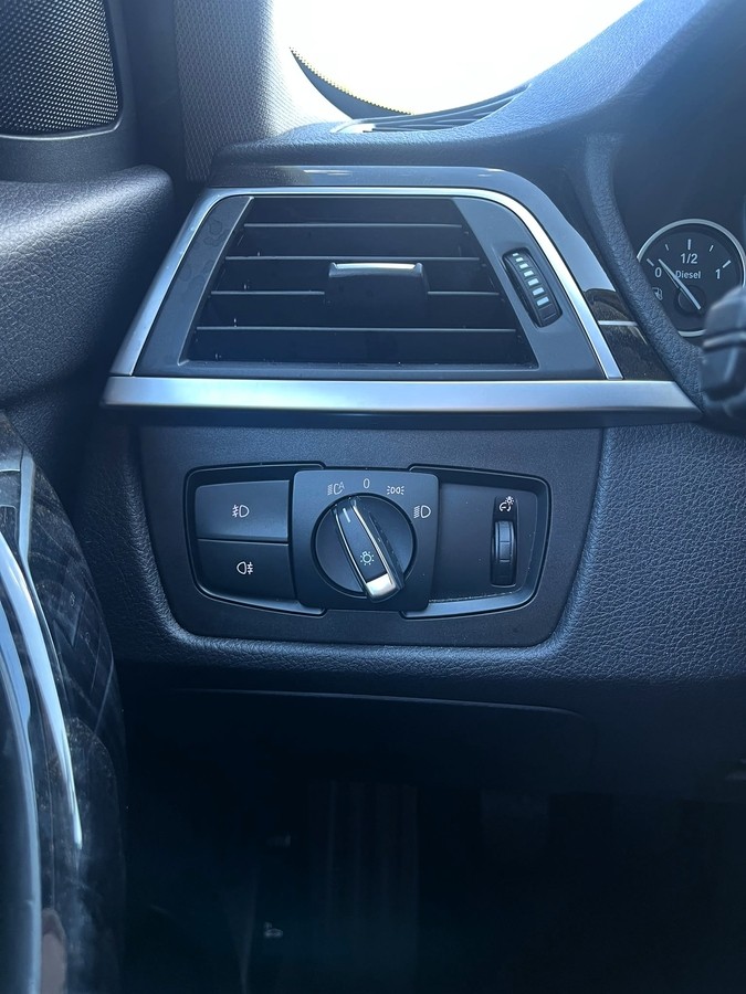 BMW 3203er -  d Luxury Line Navi*Bluetooth*Einparkhilfe hinten*