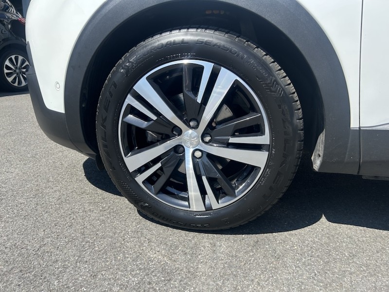 Peugeot 3008 1.5 BlueHDi 130 ALLURE AUTOM*KLIMA*SHZG*NAVI*ALU*R-CAM