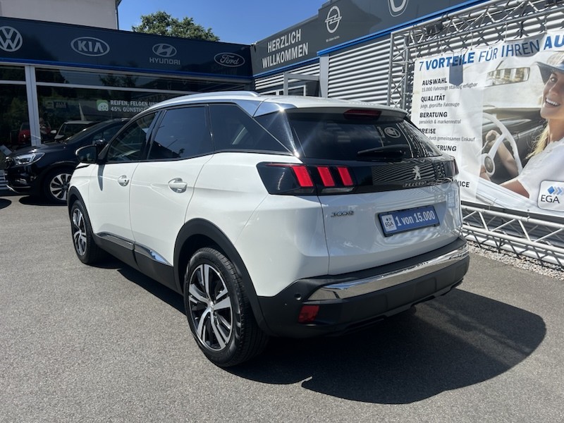 Peugeot 3008 1.5 BlueHDi 130 ALLURE AUTOM*KLIMA*SHZG*NAVI*ALU*R-CAM