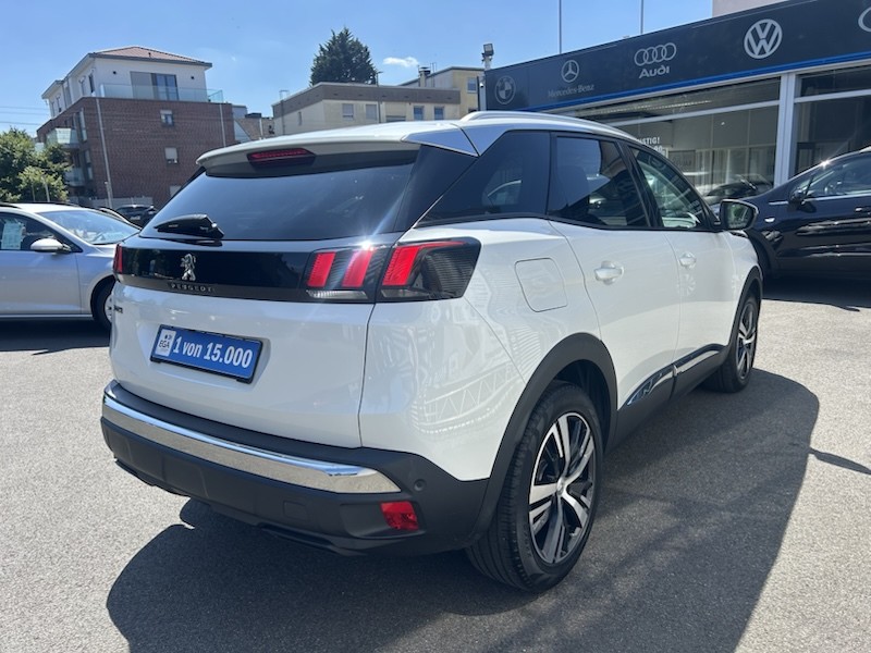 Peugeot 3008 1.5 BlueHDi 130 ALLURE AUTOM*KLIMA*SHZG*NAVI*ALU*R-CAM