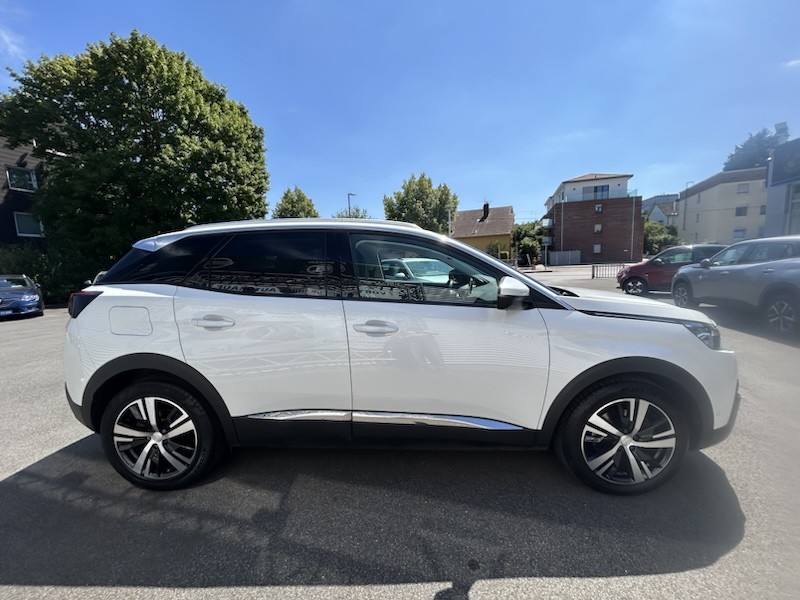 Peugeot 3008 1.5 BlueHDi 130 ALLURE AUTOM*KLIMA*SHZG*NAVI*ALU*R-CAM