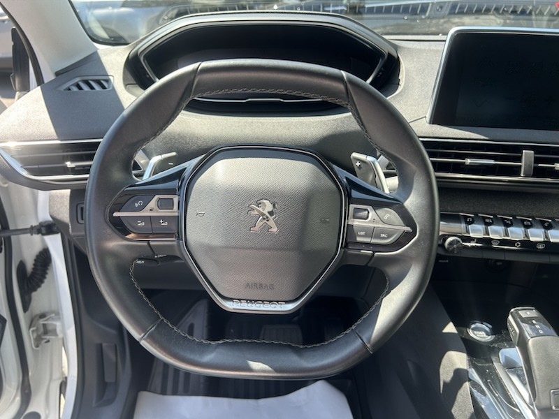 Peugeot 3008 1.5 BlueHDi 130 ALLURE AUTOM*KLIMA*SHZG*NAVI*ALU*R-CAM