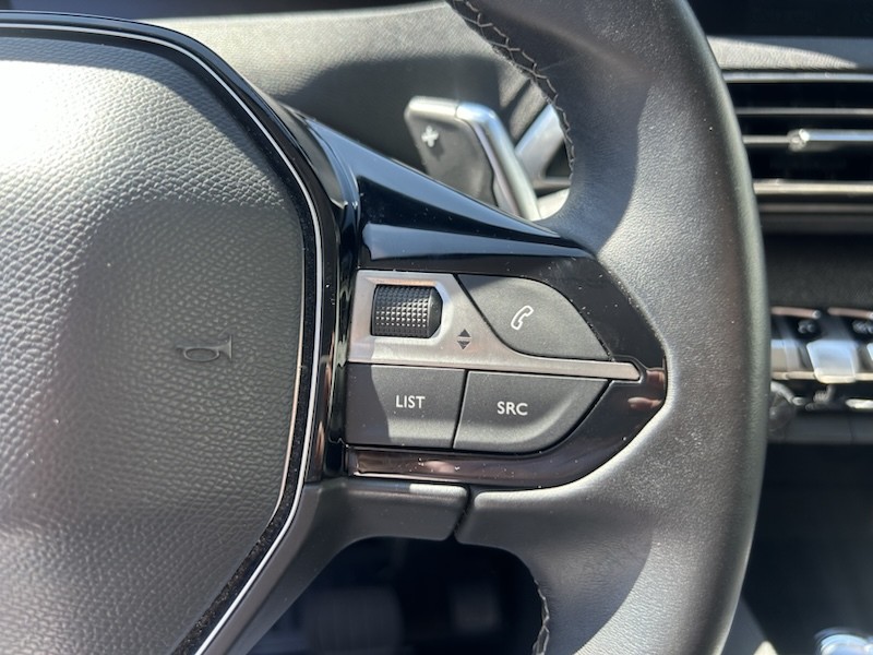Peugeot 3008 1.5 BlueHDi 130 ALLURE AUTOM*KLIMA*SHZG*NAVI*ALU*R-CAM