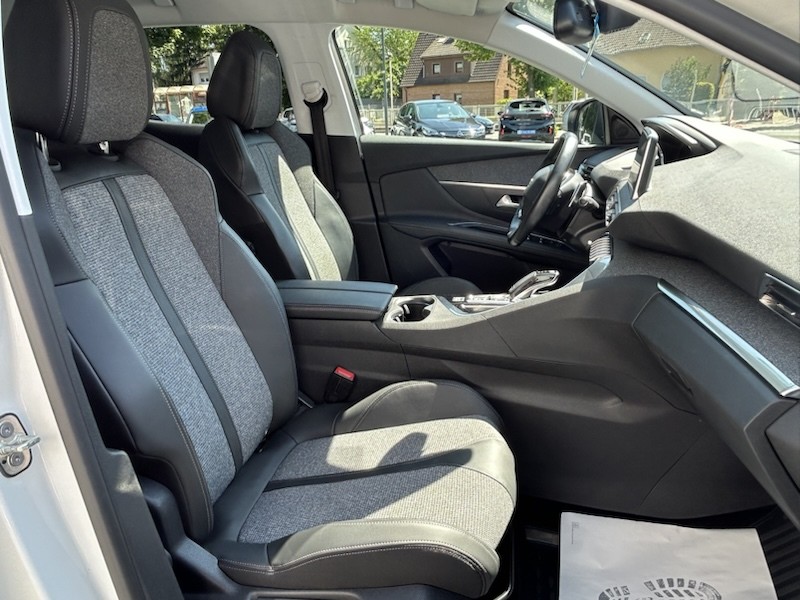 Peugeot 3008 1.5 BlueHDi 130 ALLURE AUTOM*KLIMA*SHZG*NAVI*ALU*R-CAM