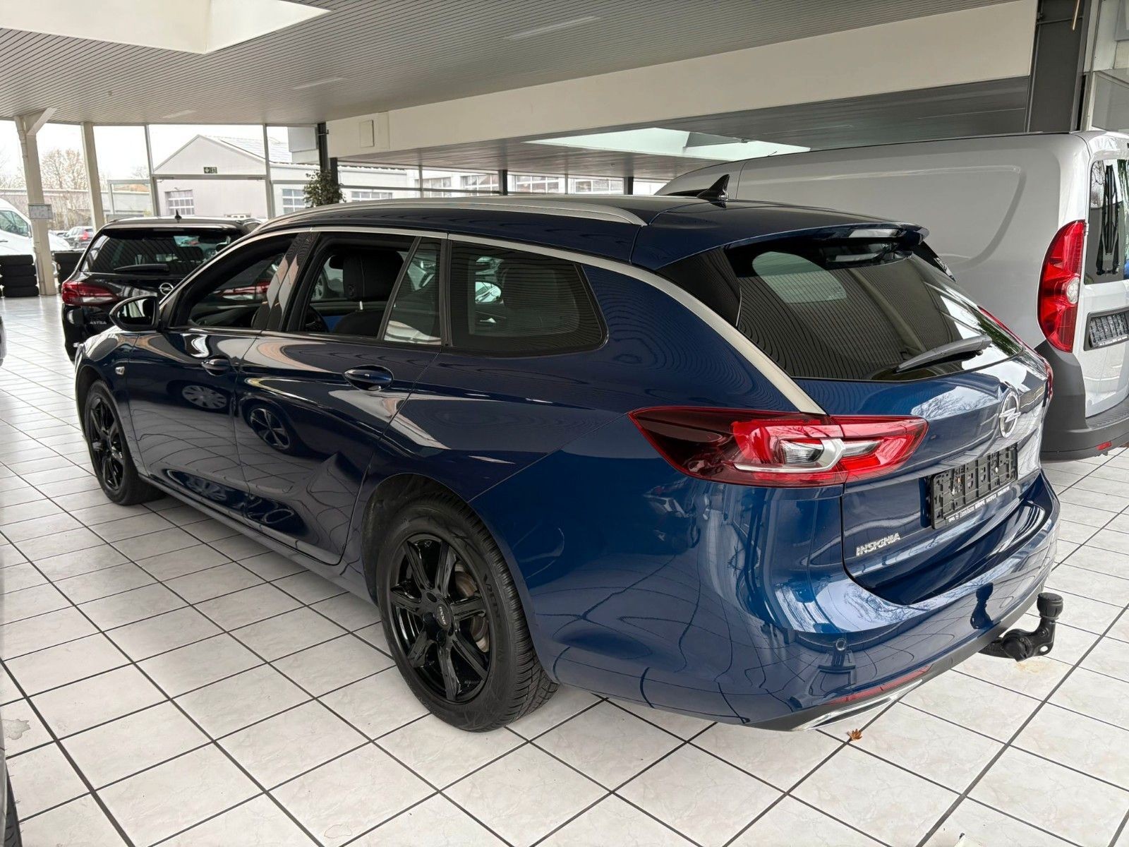 Opel Insignia B Sportstourer Business AT8 mit AHK