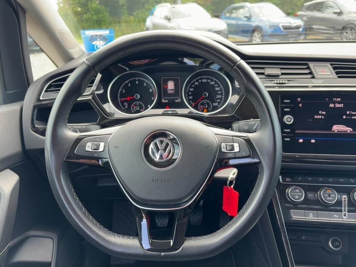 Volkswagen Touran BMT 1.5 TSI Highline LED,Navi,SHZ,PDC,LM
