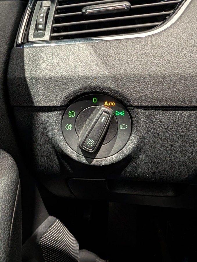 Skoda Octavia Combi 2.0 TDI RS Standheizung NAVI 