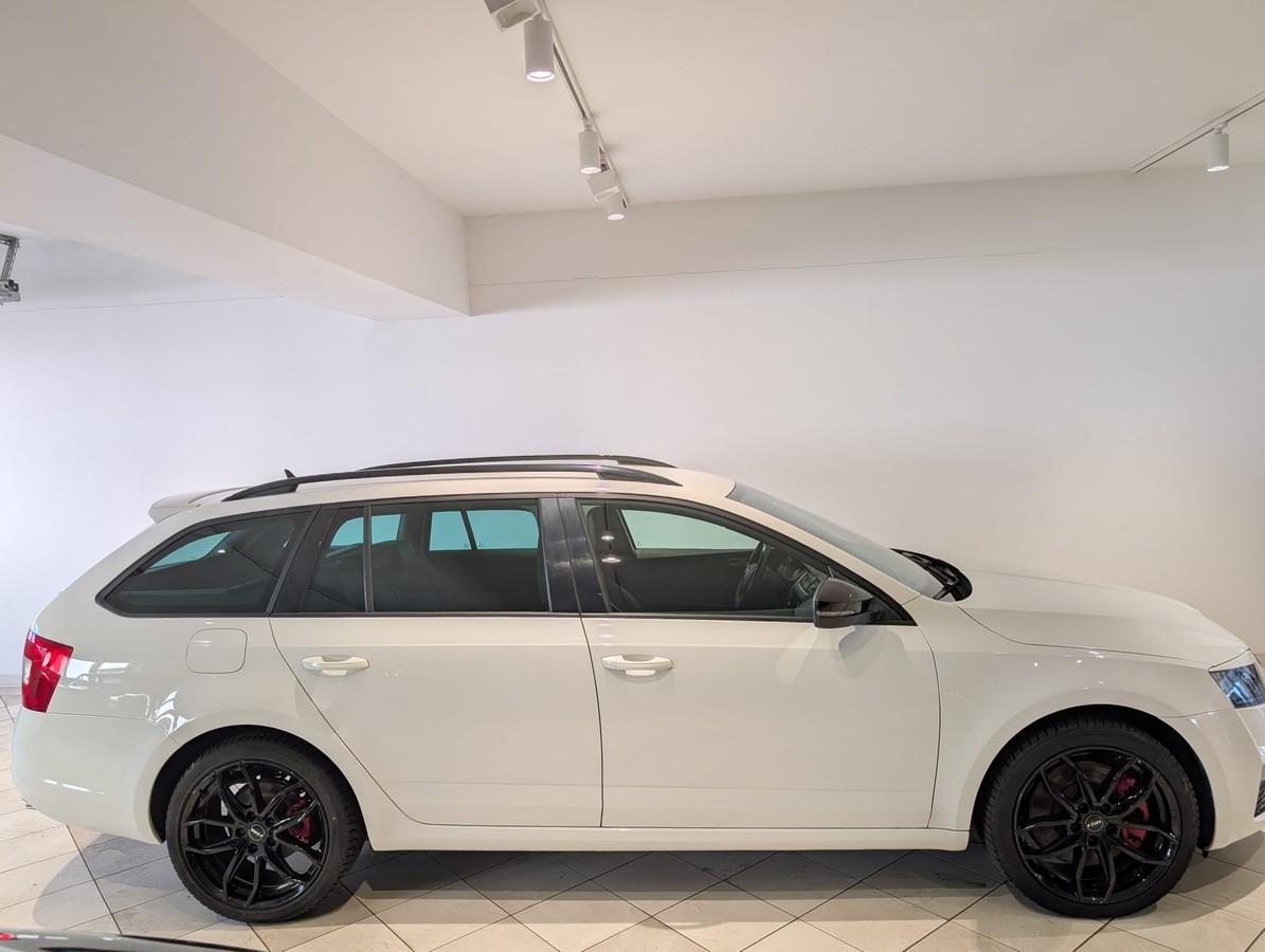 Skoda Octavia Combi 2.0 TDI RS Standheizung NAVI 