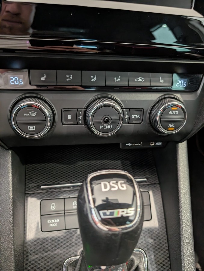 Skoda Octavia Combi 2.0 TDI RS Standheizung NAVI 