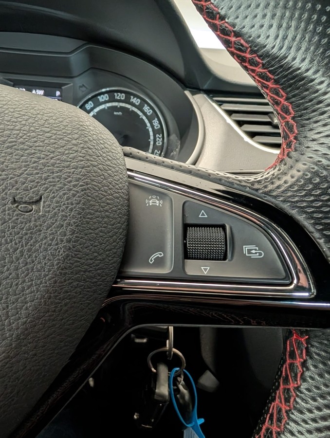 Skoda Octavia Combi 2.0 TDI RS Standheizung NAVI 