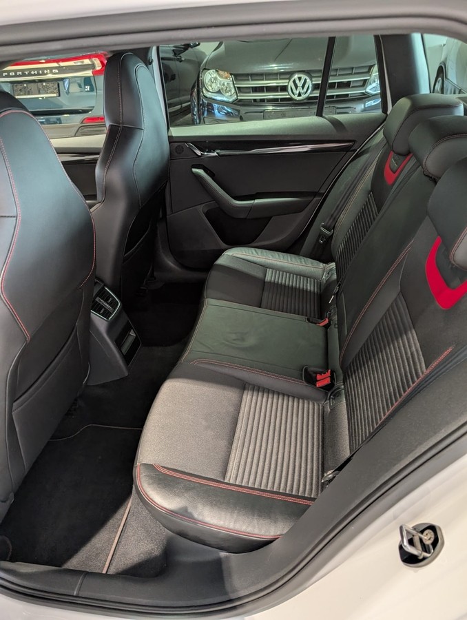 Skoda Octavia Combi 2.0 TDI RS Standheizung NAVI 