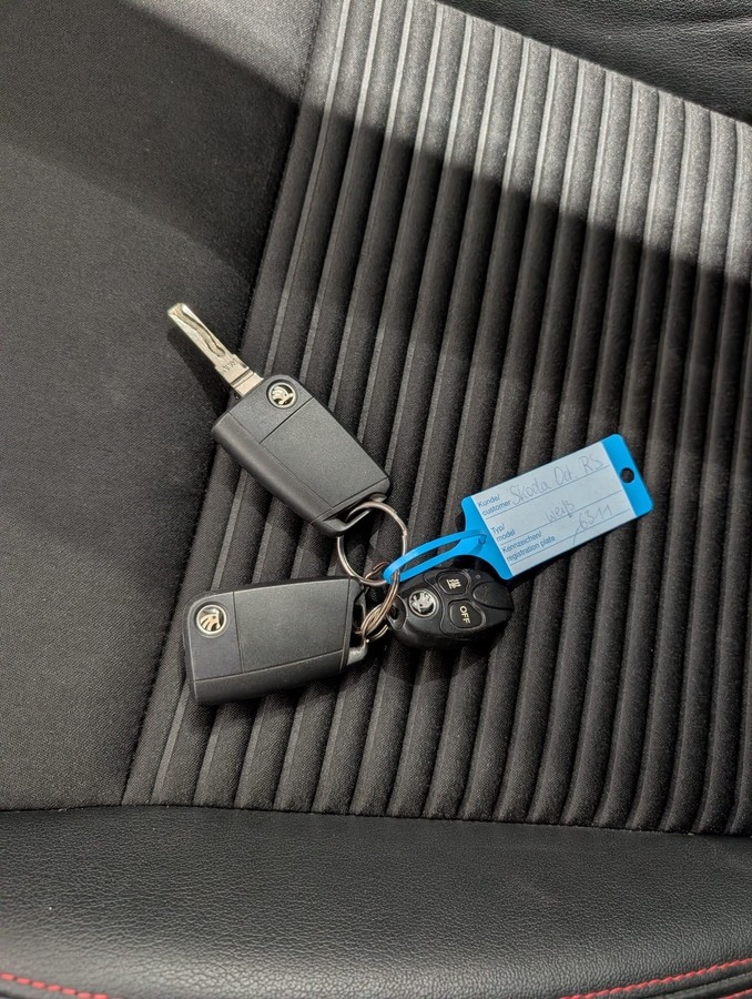 Skoda Octavia Combi 2.0 TDI RS Standheizung NAVI 