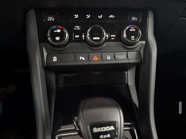 Skoda Karoq 2.0TDI 4x4 NAVI LED KAMERA TRAVELLER AHK