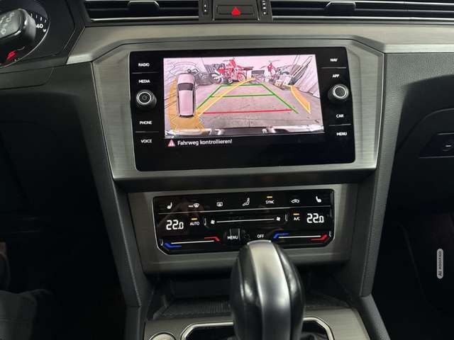 Volkswagen Passat 2.0TDI DSG Navi LED Kamera CarPlay DAB