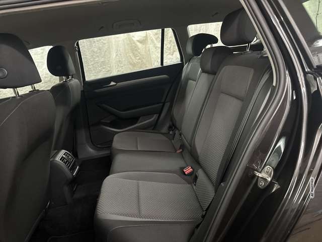 Volkswagen Passat 2.0TDI Business NAVI LED KAMERA CARPLAY