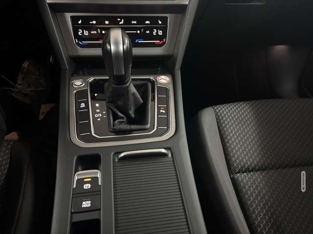 Volkswagen Passat 2.0TDI Business NAVI LED KAMERA CARPLAY