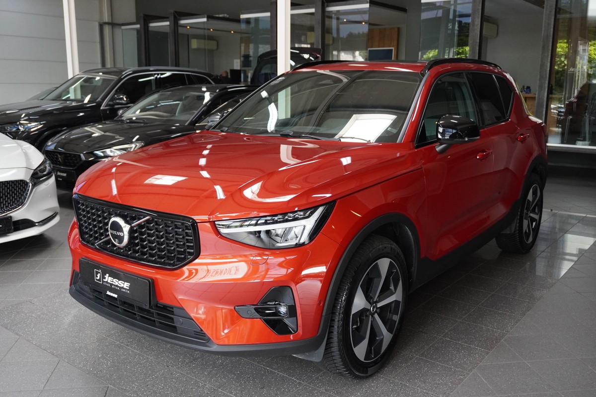 Volvo XC40  B3 Plus Dark LED ACC Pano 360 H&K 