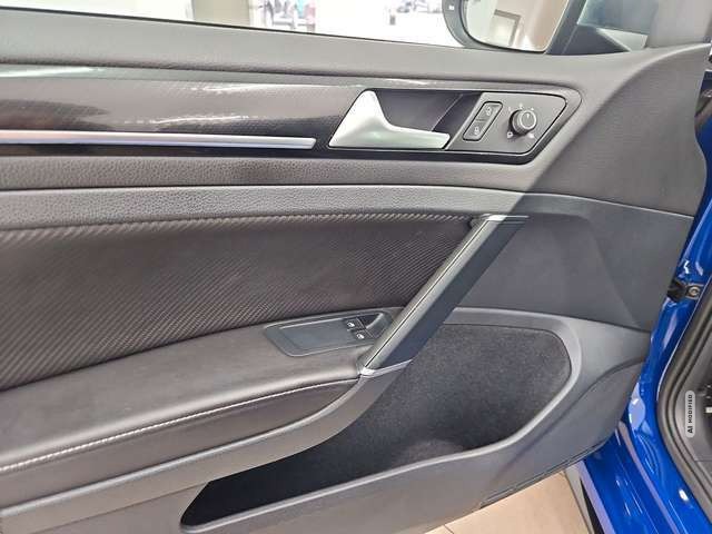 Volkswagen Golf R Lim. 4Motion 300PS*DIGITAL*LED*KAM*LEDER*