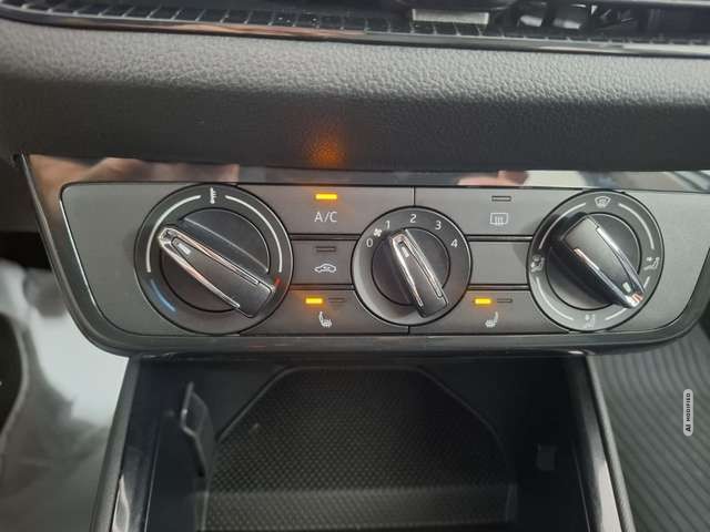Skoda Fabia Ambition *LED*SHZ*CARPLAY*DAB*PDC*SPUR*