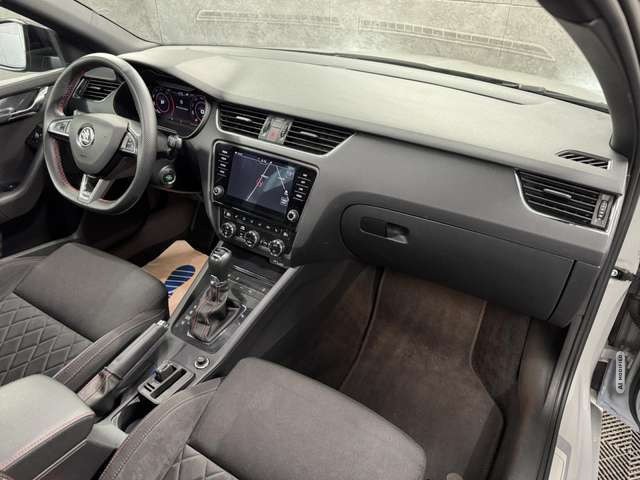 Skoda Octavia 2.0 TDI RS 4x4 DSG*Navi*LED*ACC*VC*PDC* Klima