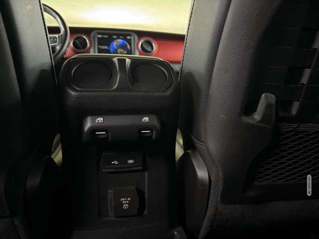 Jeep Wrangler Rubicon Unlimit. LED LEDER MOTORSCHADEN
