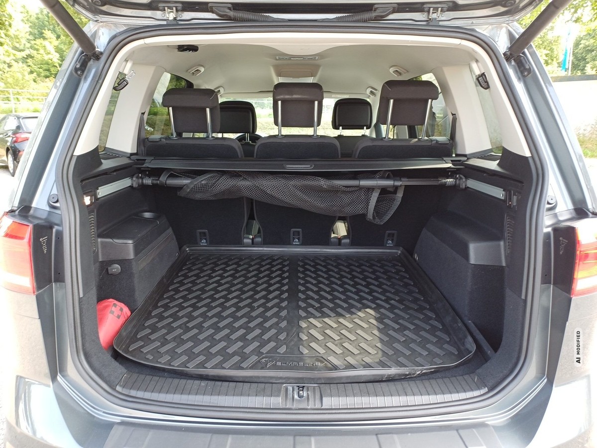 Volkswagen Touran 1.6 TDI Join 7-Sitzer AHK Sitzh. LED App Navi ACC