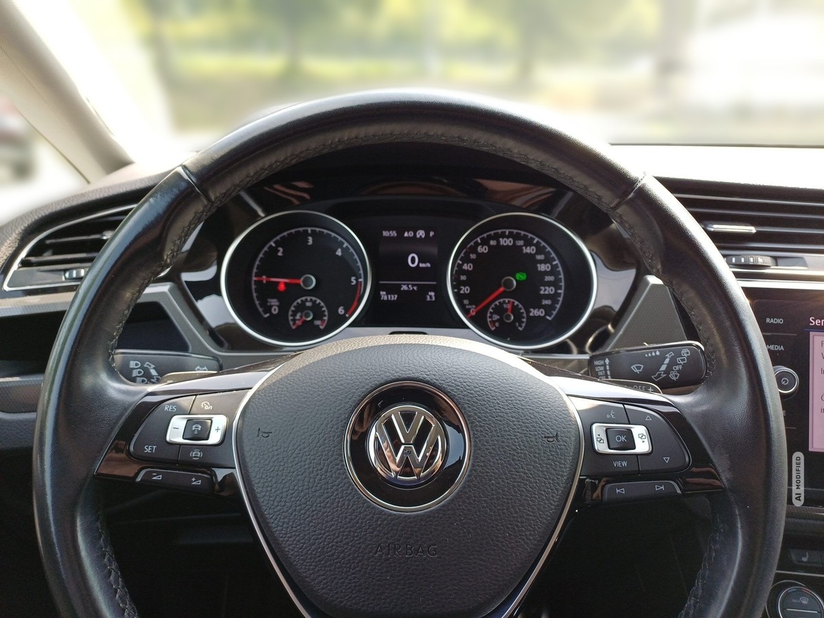 Volkswagen Touran 1.6 TDI Join 7-Sitzer AHK Sitzh. LED App Navi ACC