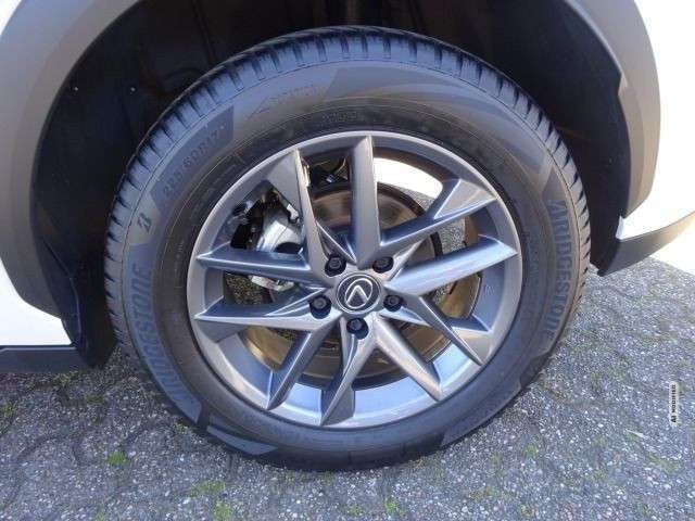 Lexus LBX 1.5 FWD Basis Kamera Navi Klima SHZ
