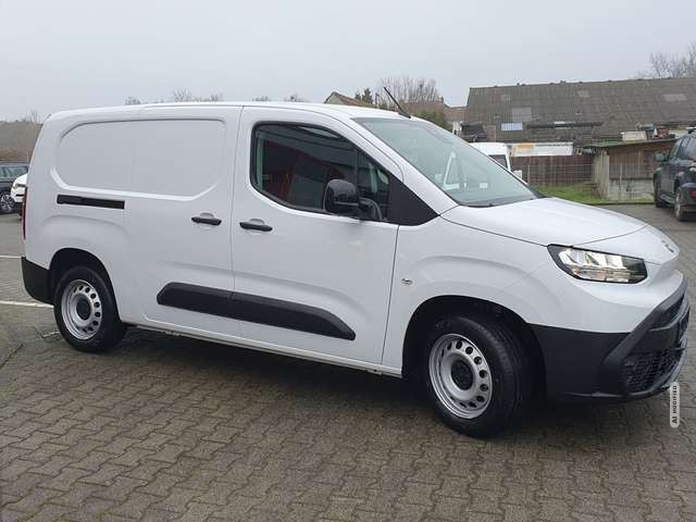 Toyota Proace City L1 1,5-l D-4D S&S Meister  + Navi