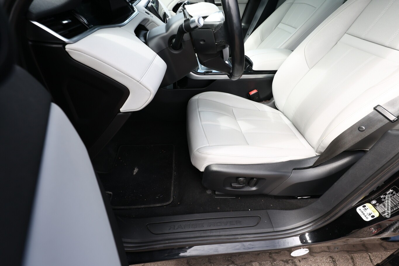 Land Rover Range Rover Evoque P300 AWD SE LED PanoD Nav 20Z