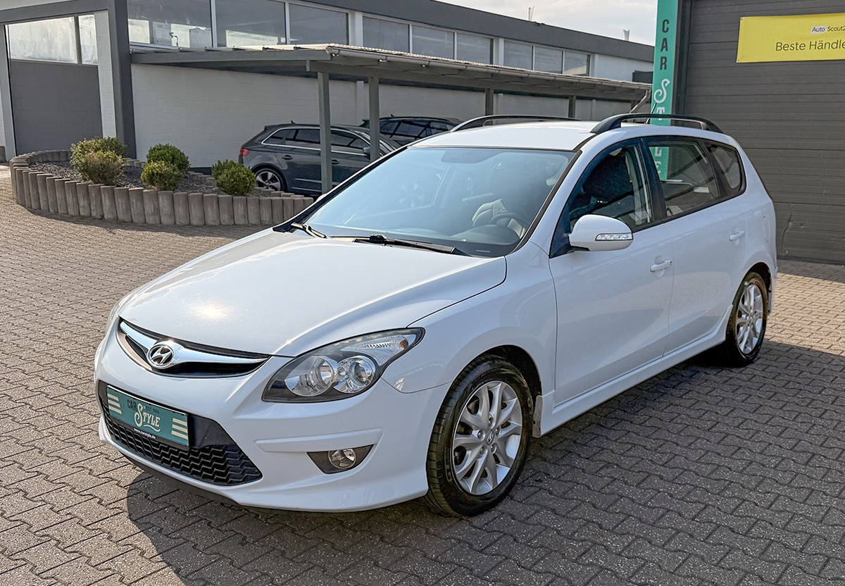 Hyundai i30 1.6CRDi cw FIFA WM Edition.SHZ.Klima