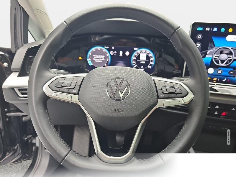 Volkswagen Golf 1.5 eTSI DSG Life Navi LED ACC