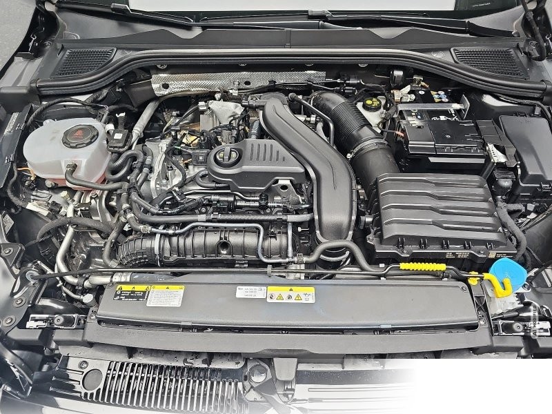 Volkswagen Golf 1.5 eTSI DSG Life Navi LED ACC